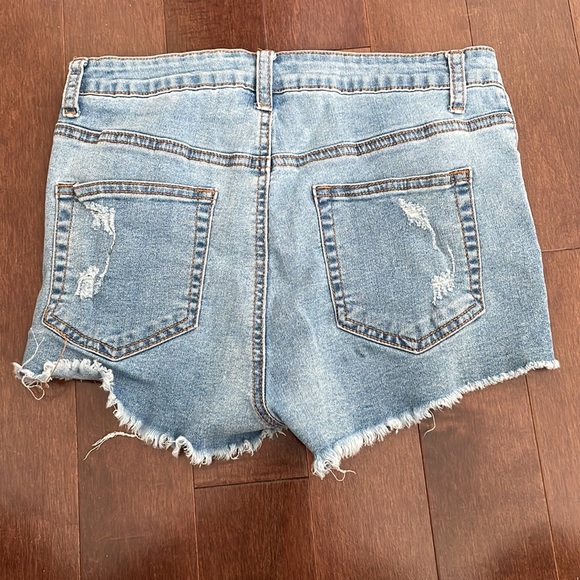 Cute Jean Shorts - Picture 2 of 3